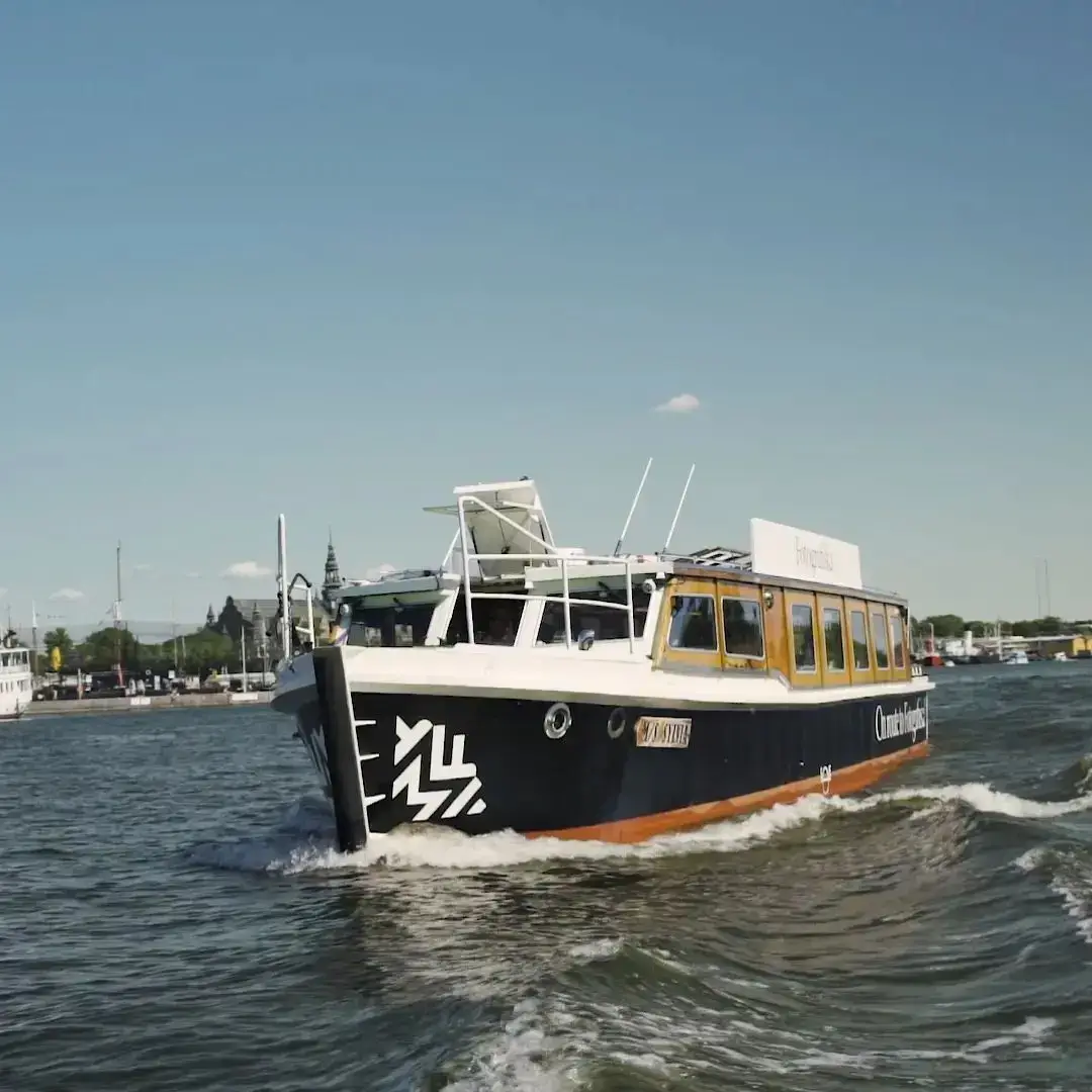Sightseeing Ride's Fotografiska boat cruising through central Stockholm