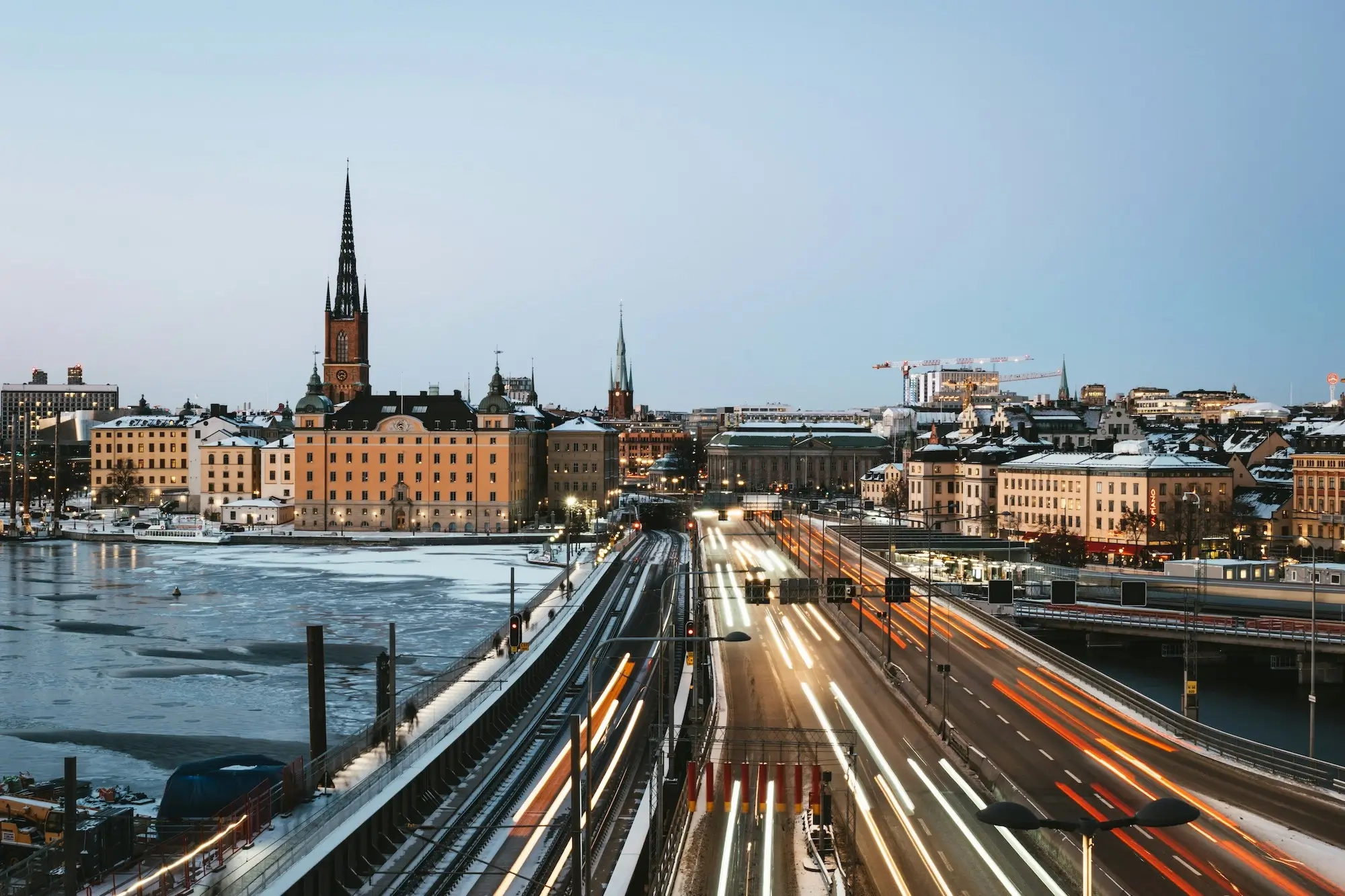 Boat tour passing along Östermalm 