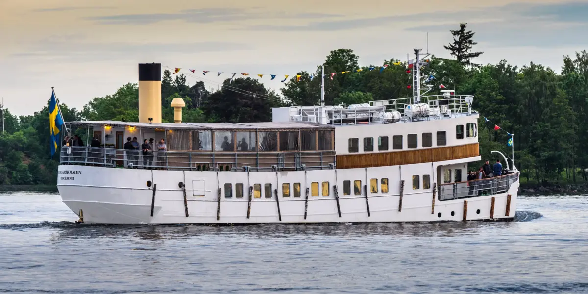 Tour boat image