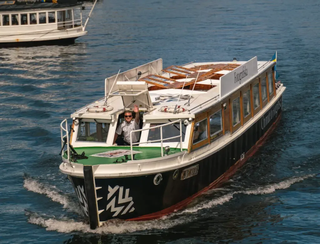 Sightseeing Ride boat to Fotografiska in Stockholm