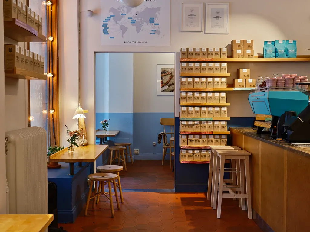Interiör av Drop Coffee Roasters kafé i Södermalm