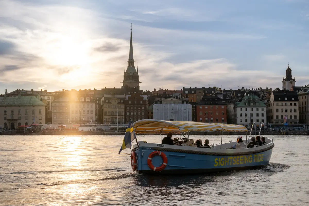 Båttur framför Gamla Stan